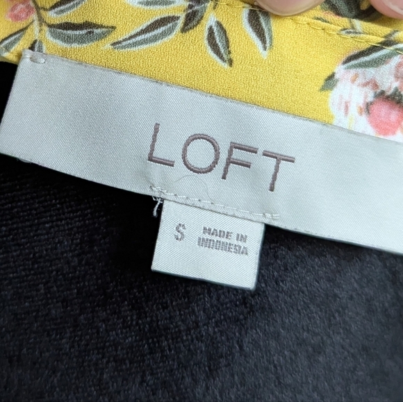 Breezy Spring Summer Floral Yellow Blouse Size S - Picture 7 of 8